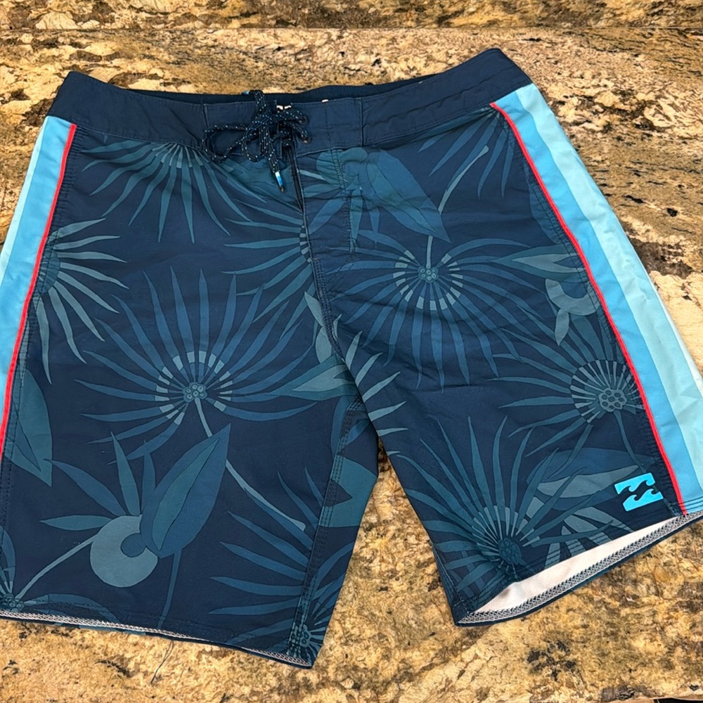 Men’s Billabong board shorts